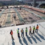 Cantiere di rigenerazione urbana in quartiere periferico — PNRR Bari quartieri rigenerazione 2026